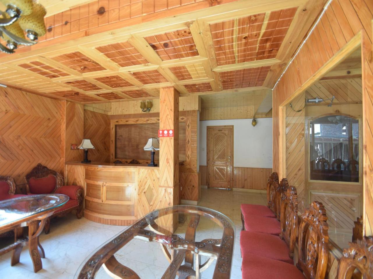 Hotel Oyo 10255 Red Apple