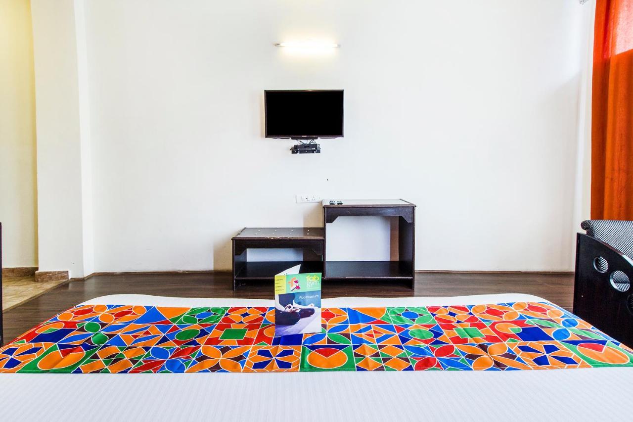 Oyo 10186 Holidays Hotel 3*