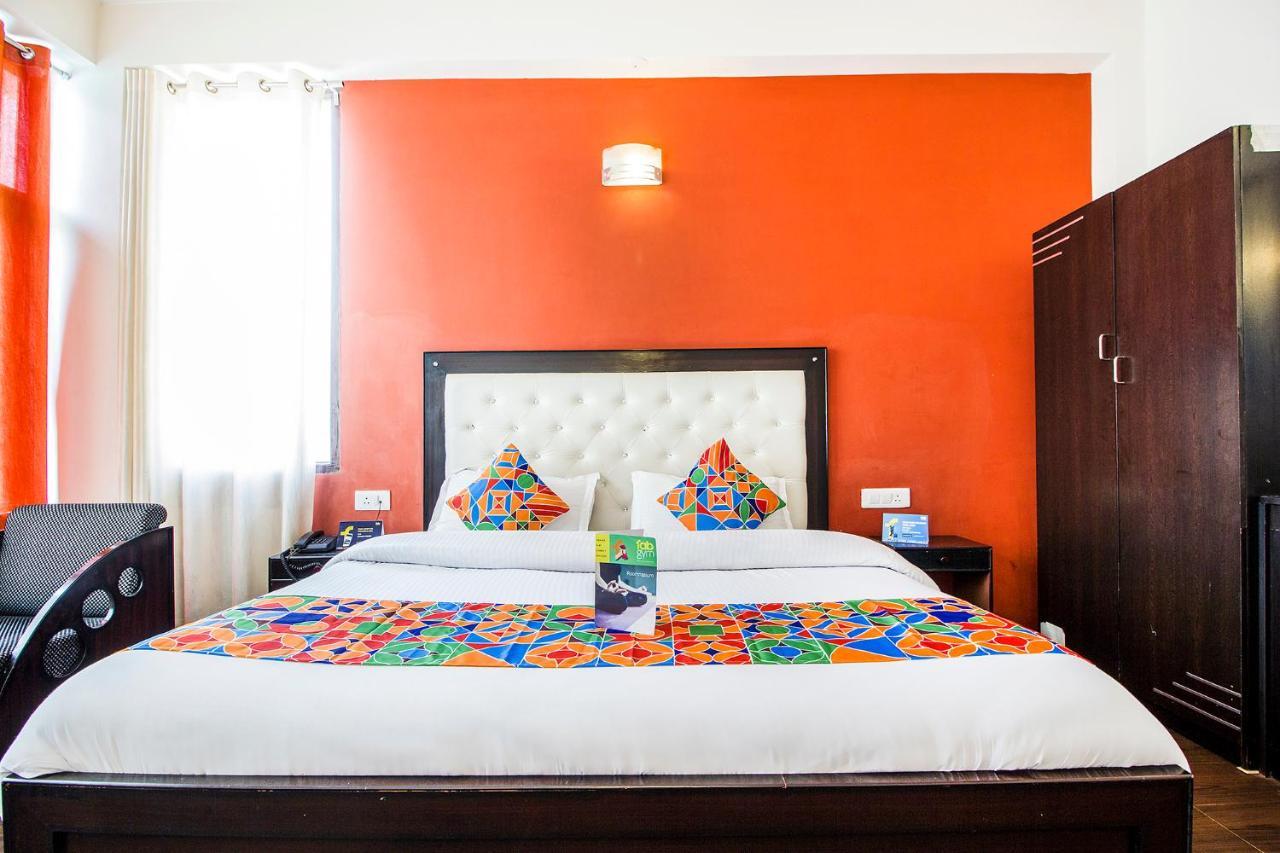 Oyo 10186 Holidays Hotel 3*