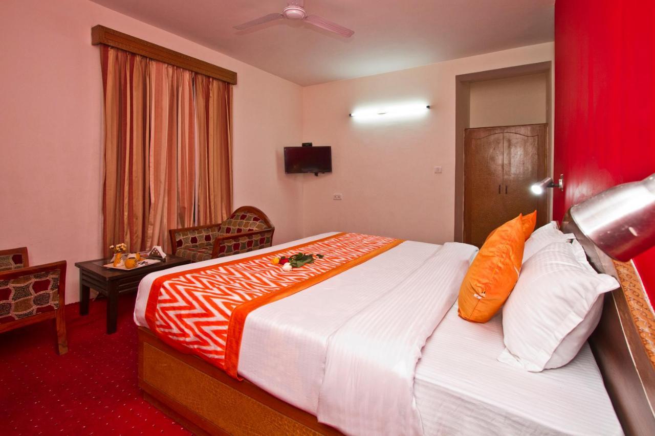 Ayushman Hotel 2*