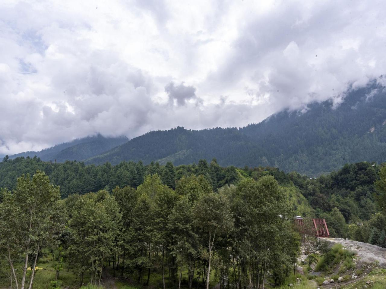 Oyo 17400 River View Nh3pangan Manali (Himachal Pradesh)