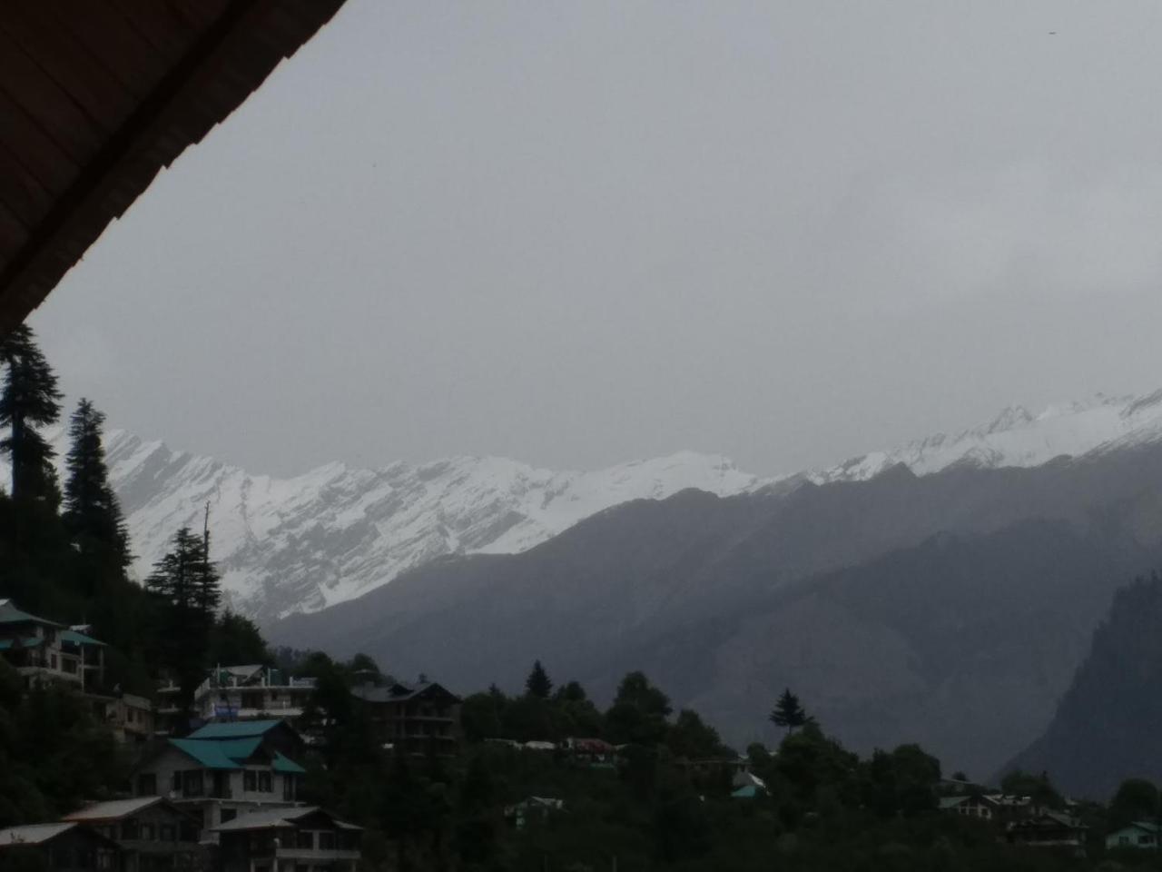Seven Hills Hotel Manali (Himachal Pradesh)