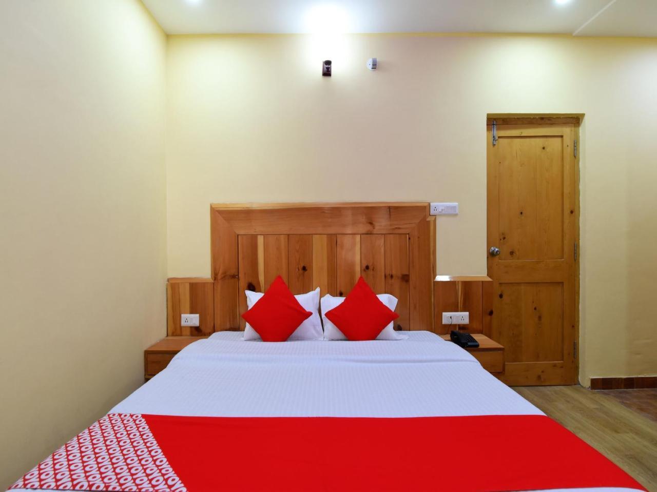 Oyo 14141 Apple Valley View Hotel 3*