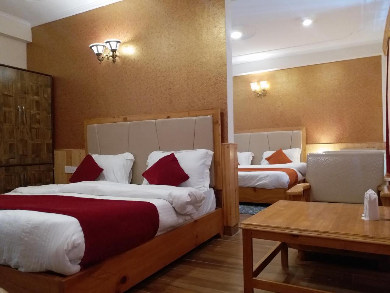 Hotel Seven Hills Manali (Himachal Pradesh)