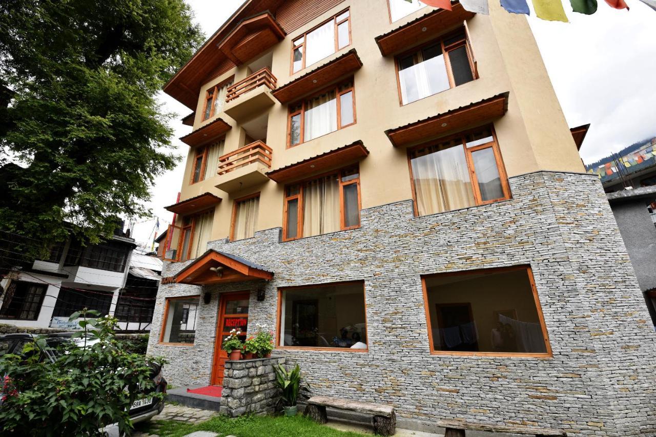 Oyo 13705 Lonchenpa Hotel