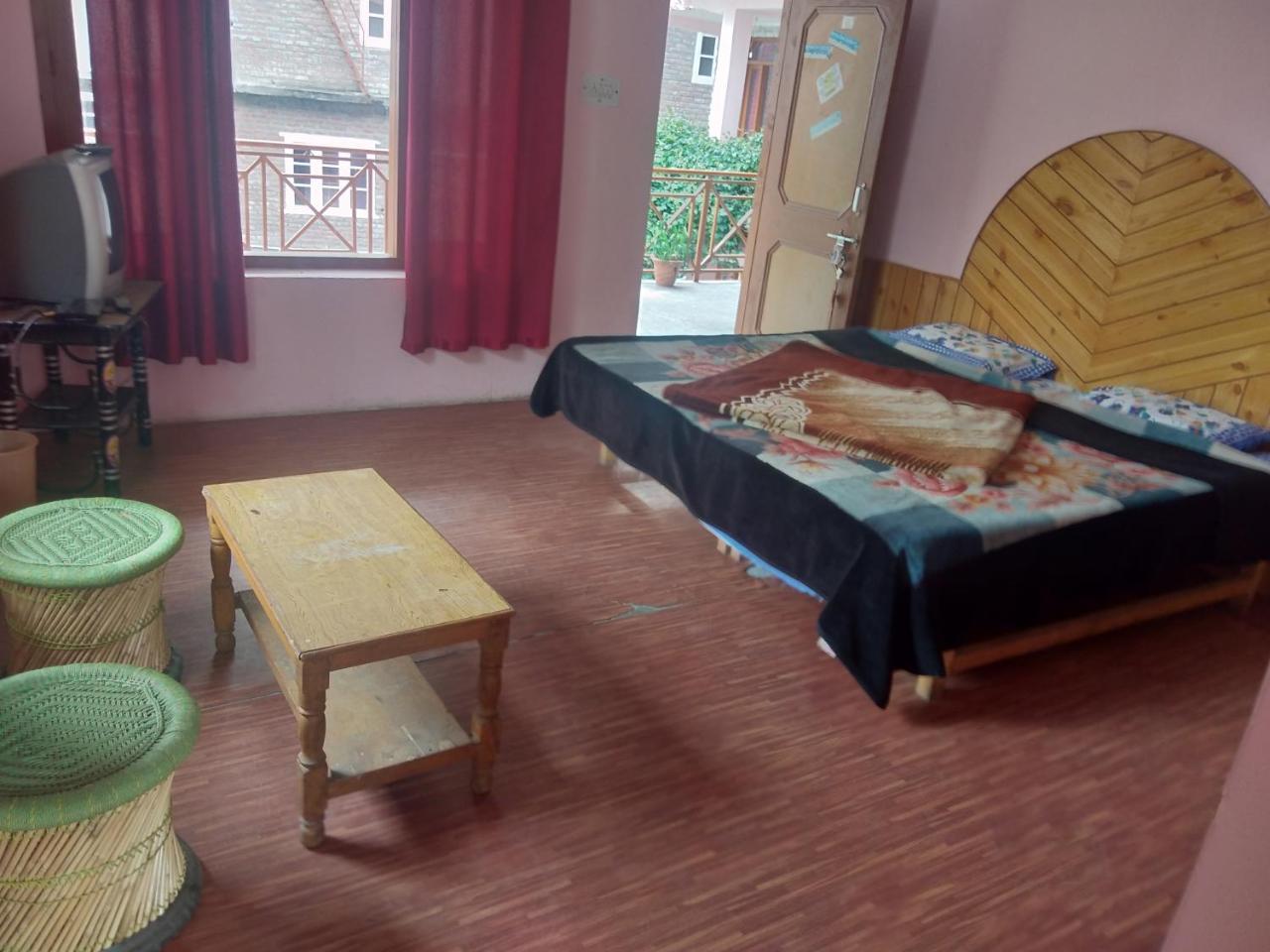 Giriraj Paying Guest house Manali (Himachal Pradesh)