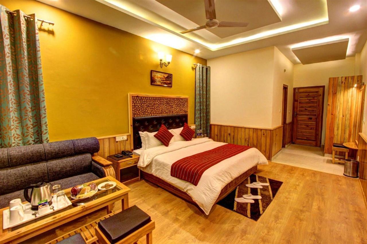Aamod At Apple Town Hotel Manali (Himachal Pradesh)