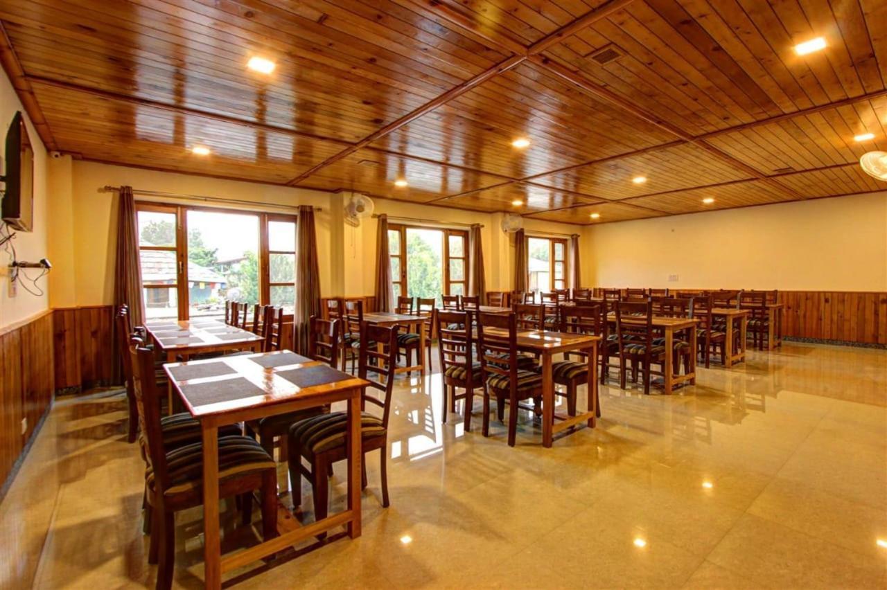 Aamod At Apple Town Hotel