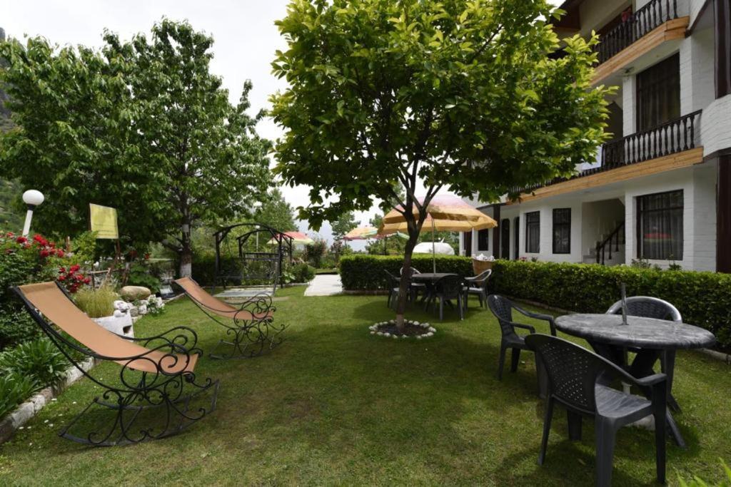 Hotel Paradise Chateau Manali (Himachal Pradesh)