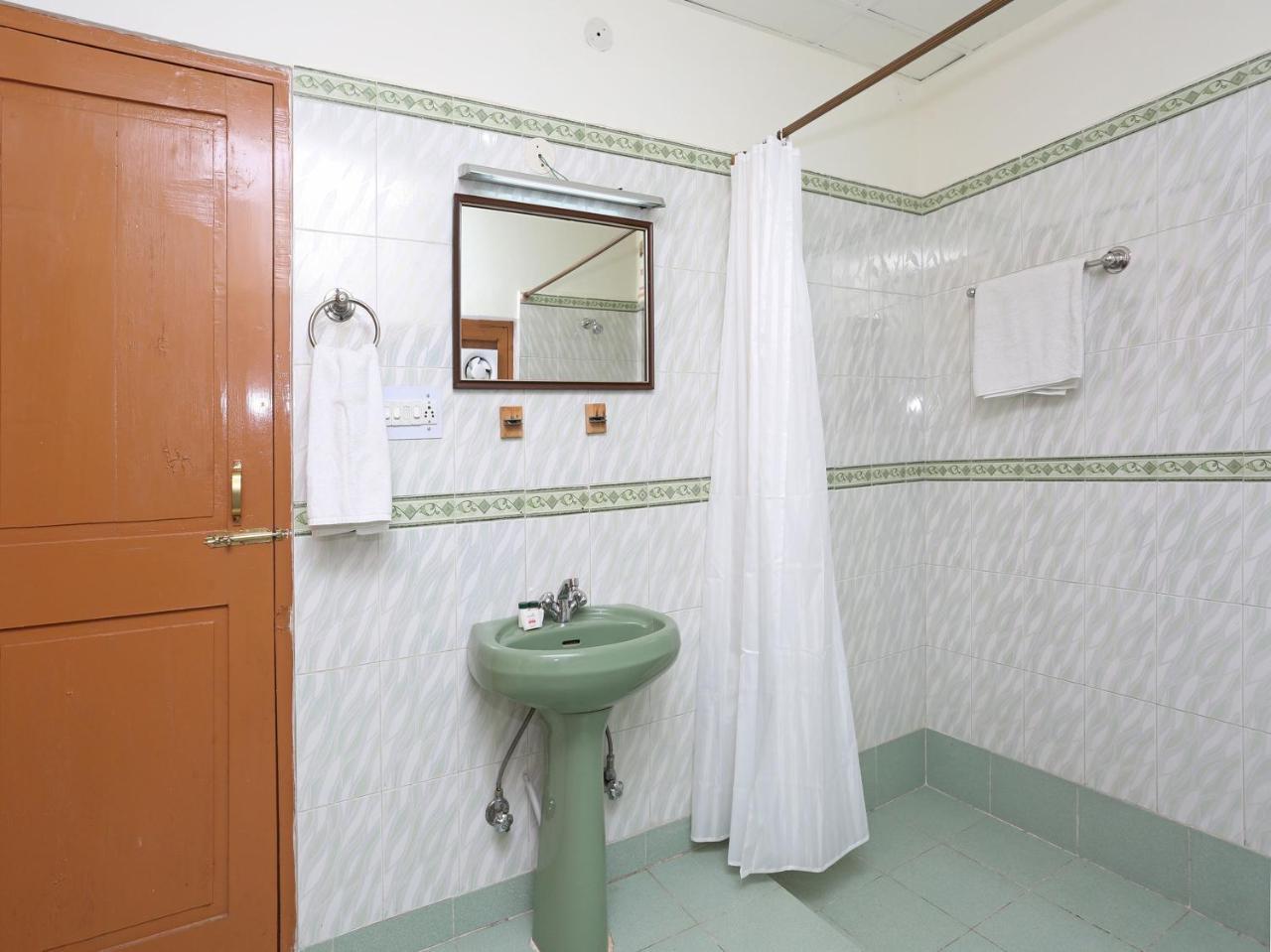 Bed & Breakfast Oyo 7138 Acharya