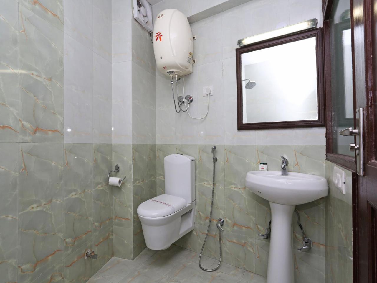 Bed & Breakfast Oyo 7138 Acharya 2*