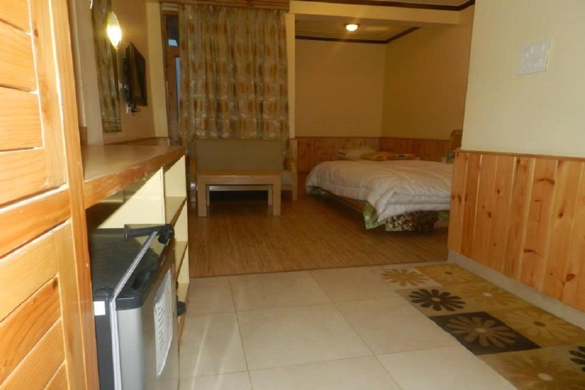 Snow Peak Retreat Hotel Manali (Himachal Pradesh)
