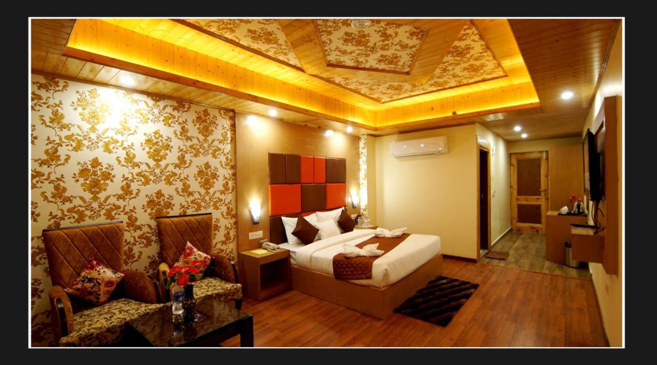Grand Krisa & ,