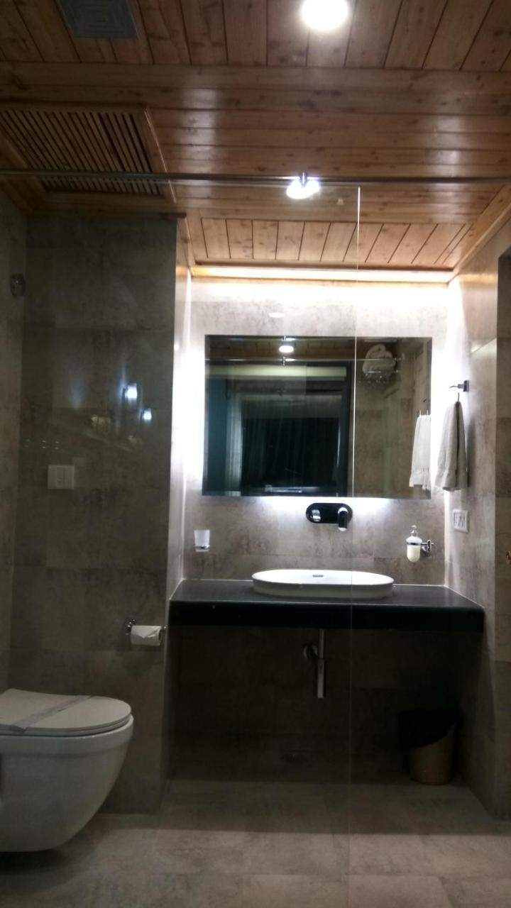 Le Grand - The River Facing Hotel Manali (Himachal Pradesh)