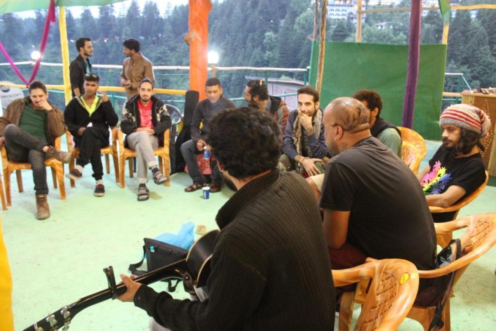 Lilly & Cafe Hostel Manali (Himachal Pradesh)