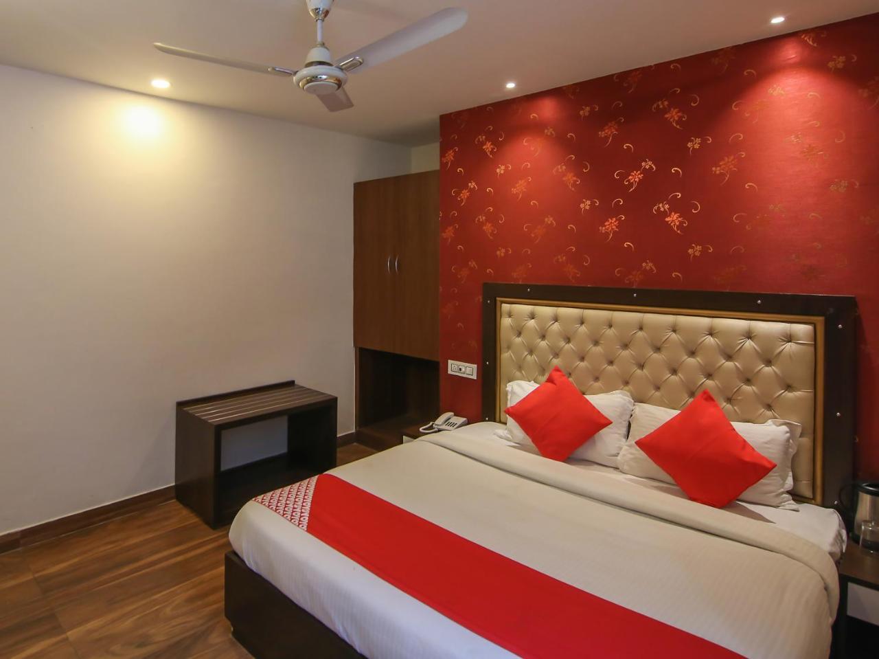 Hotel Oyo 17099 Ambika Residency Manali (Himachal Pradesh)