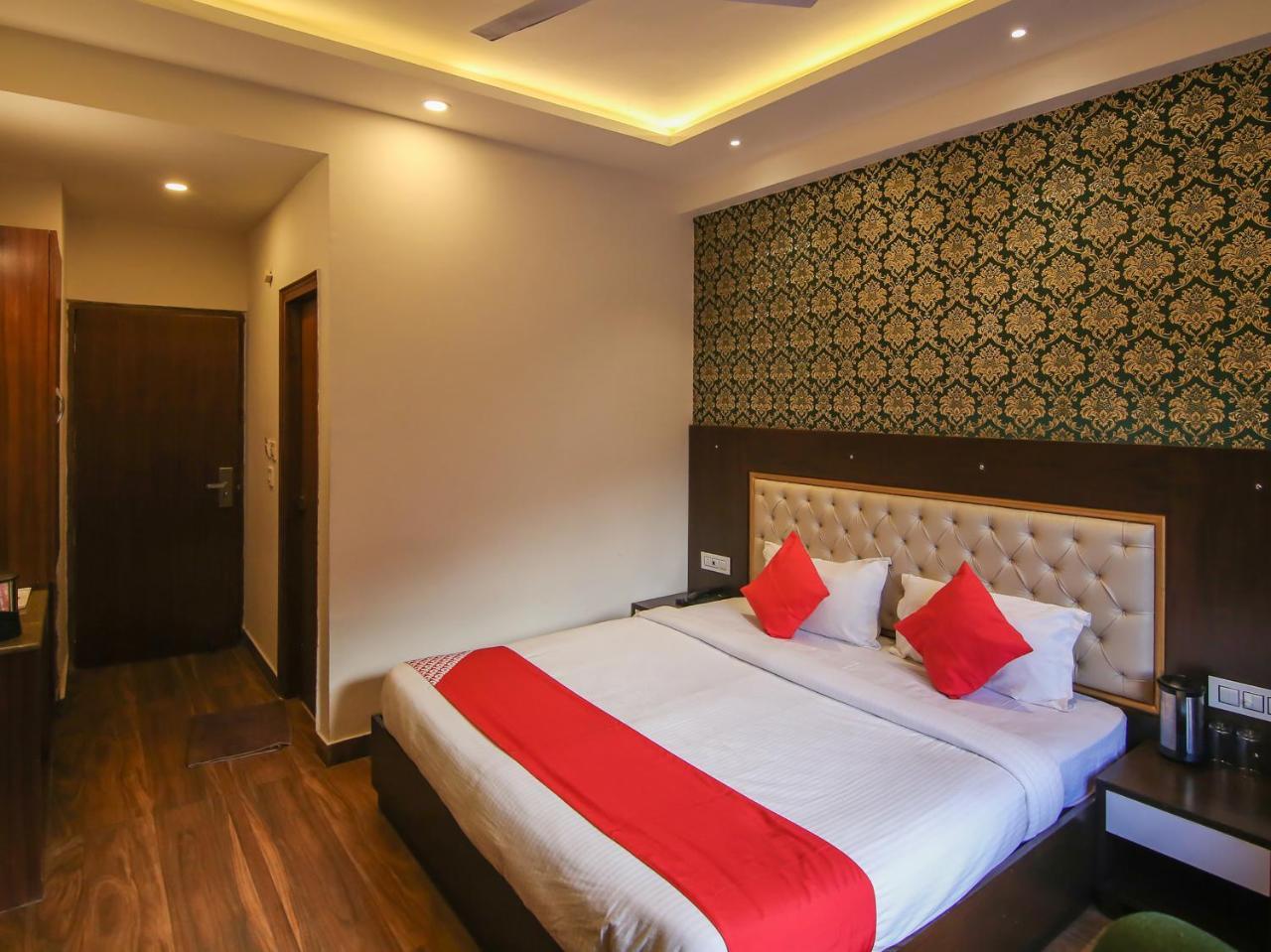 Hotel Oyo 17099 Ambika Residency Manali (Himachal Pradesh)