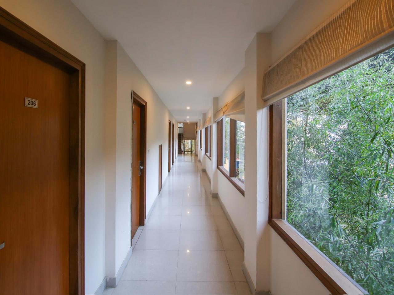 Oyo 17099 Ambika Residency Manali (Himachal Pradesh)