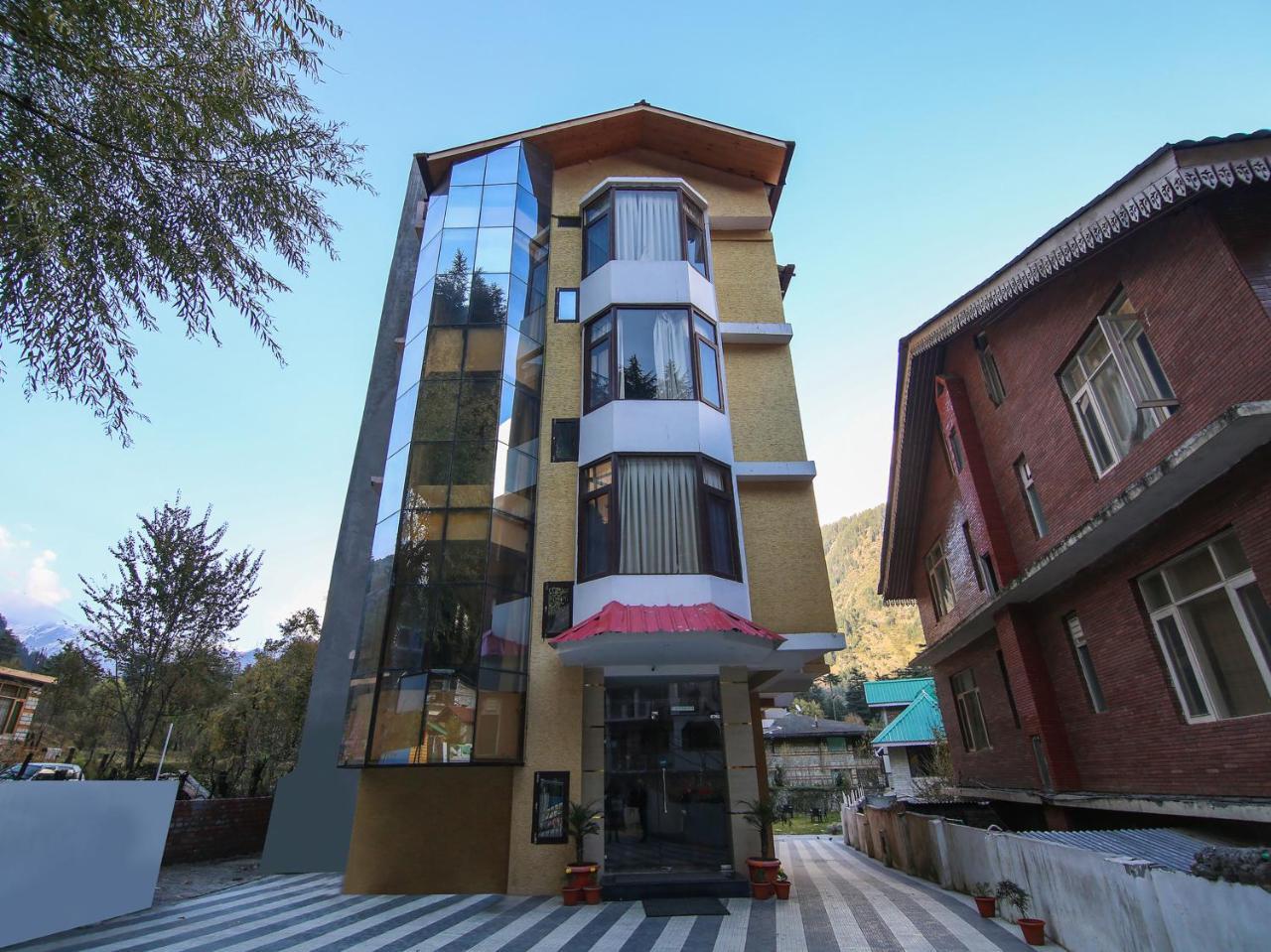 Oyo 17099 Ambika Residency Hotel 3*