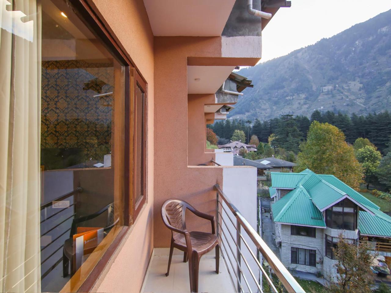 Oyo 17099 Ambika Residency 3*