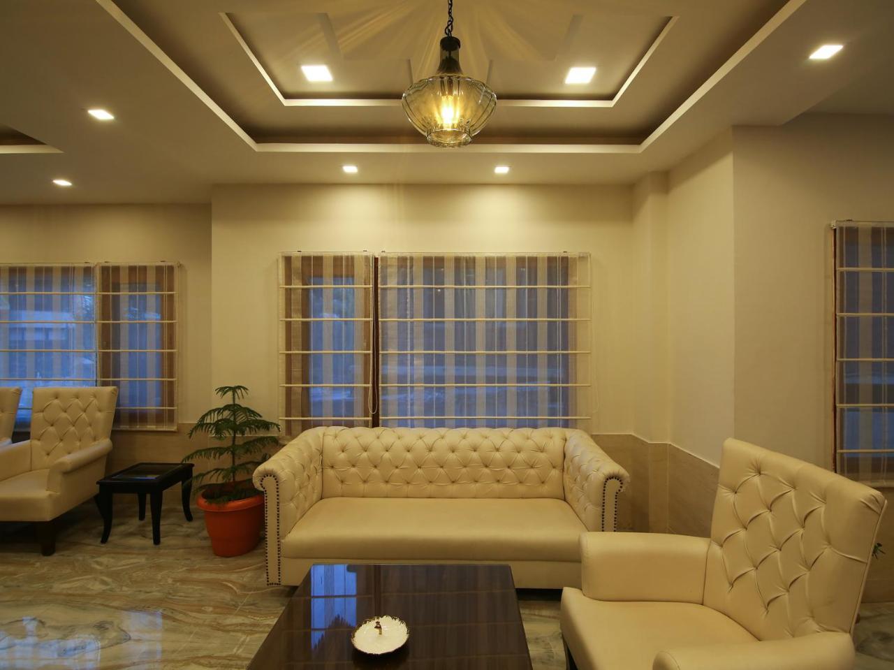 Hotel Oyo 17099 Ambika Residency 3*