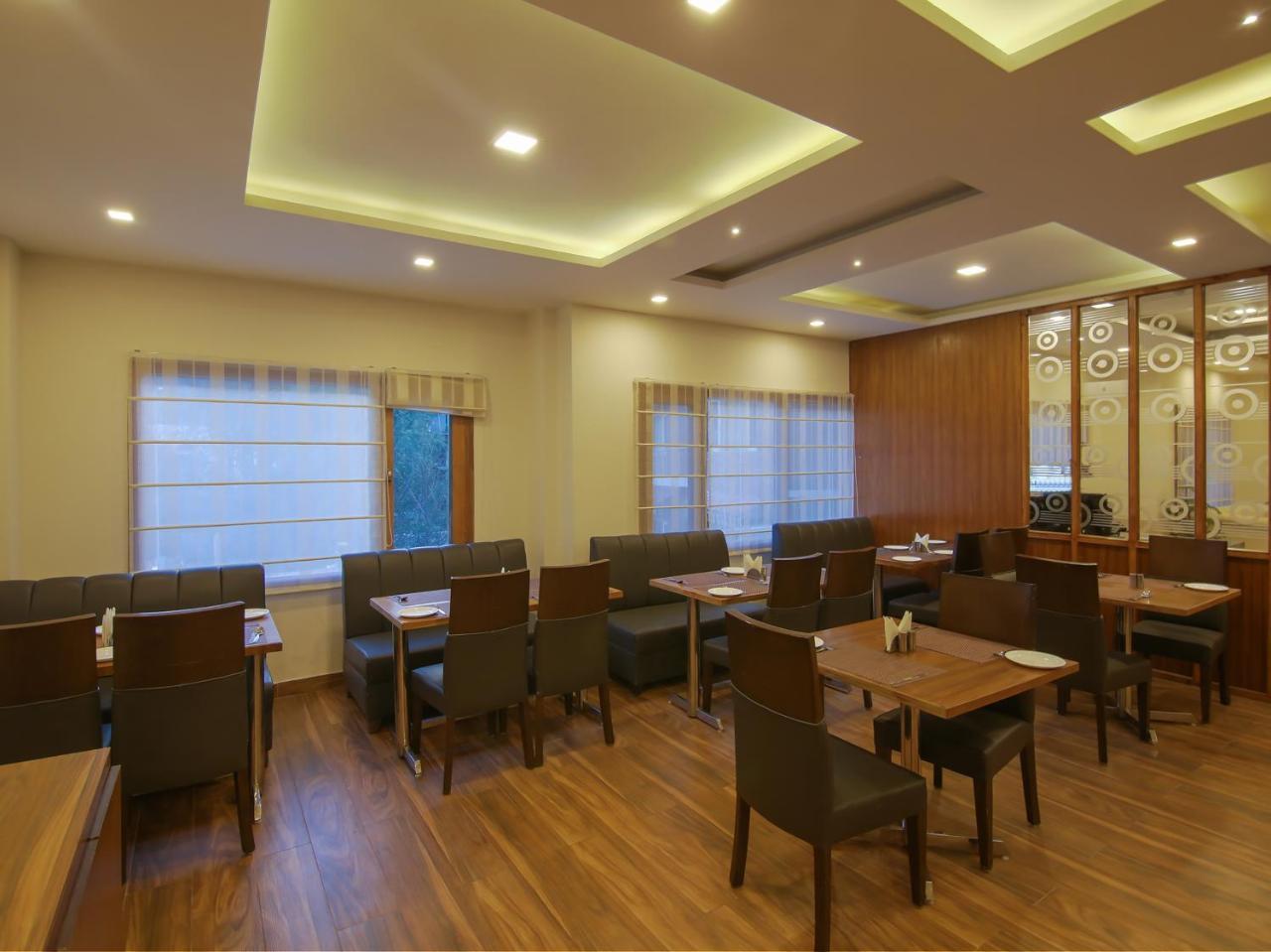 Hotel Oyo 17099 Ambika Residency