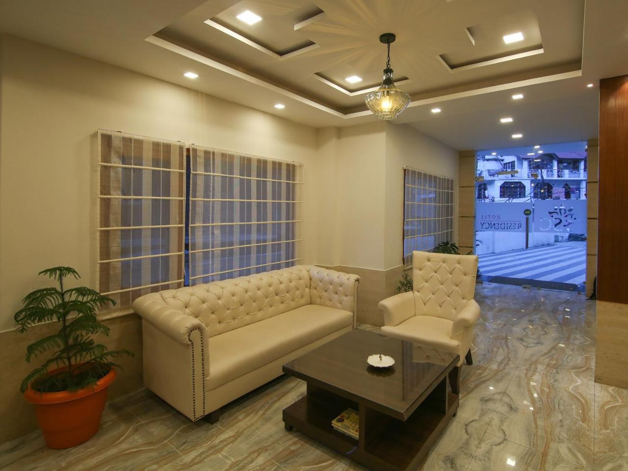 Hotel Oyo 17099 Ambika Residency 3*