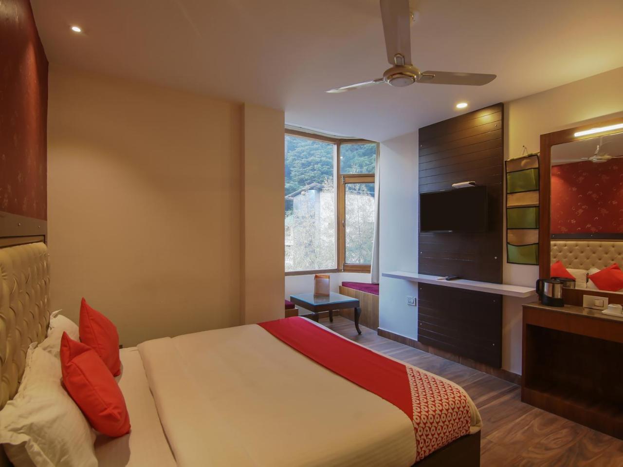 Oyo 17099 Ambika Residency Hotel 3*