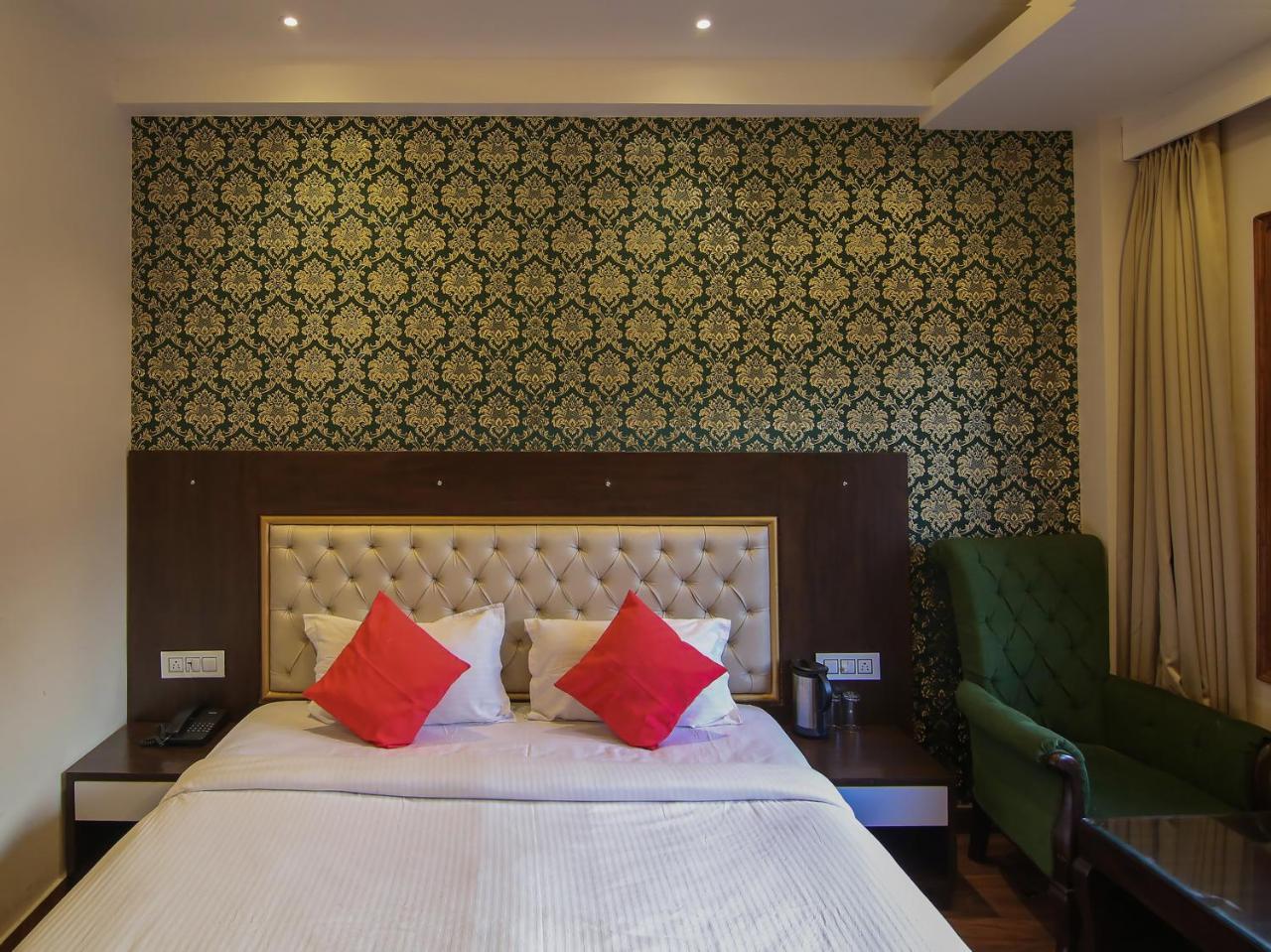 Hotel Oyo 17099 Ambika Residency Manali (Himachal Pradesh)