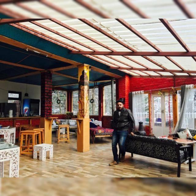 Sashas Resort *