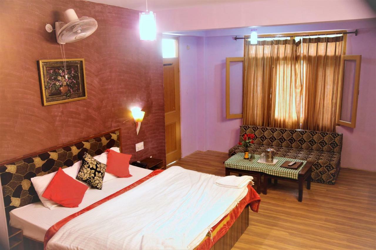 Chetna Hotel