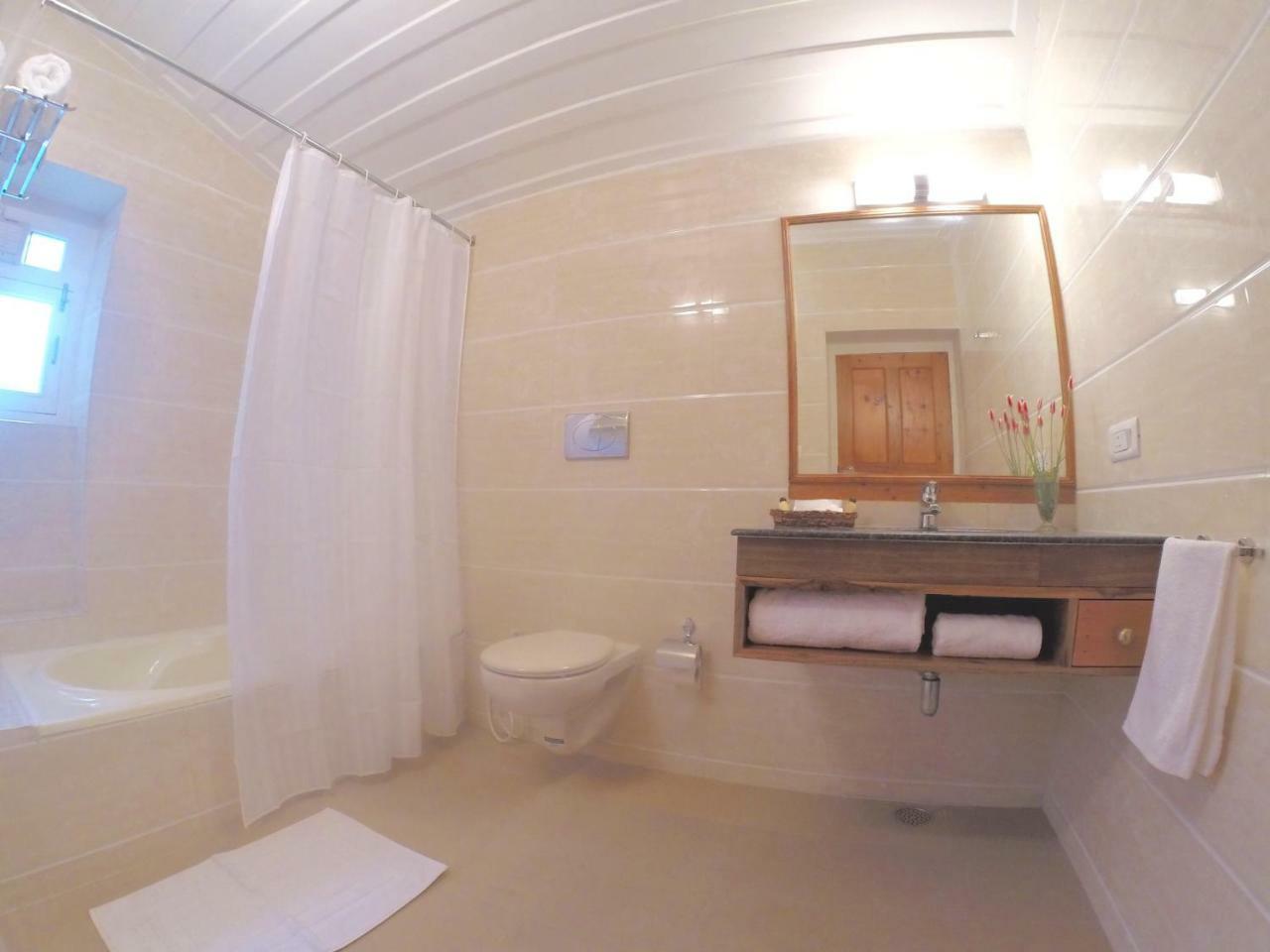 John Banon's Hotel Manali (Himachal Pradesh)