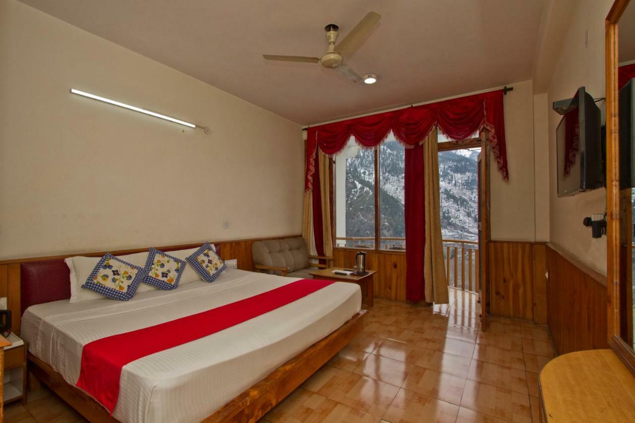 Resort Sarthak Resorts-reside In Nature With View, 9 Kms From Mall Road Manali (Himachal Pradesh)
