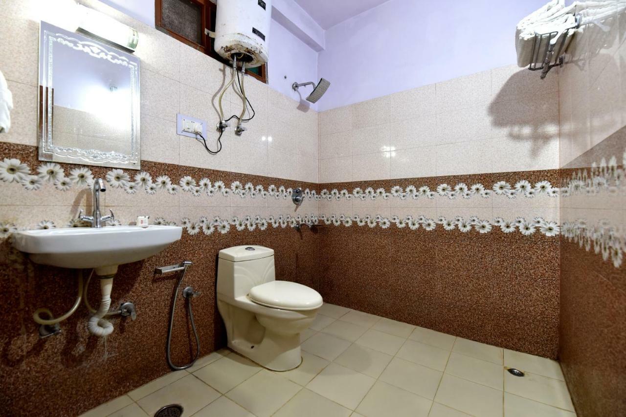 Oyo 12425 Neha Palace Hotel