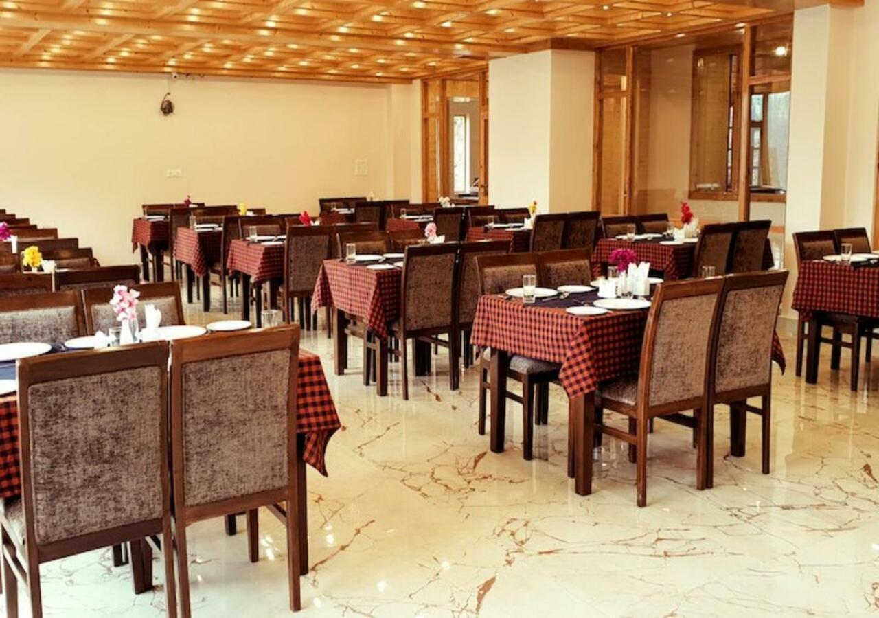 Hotel Gezellig - Vardhan Hills 4*