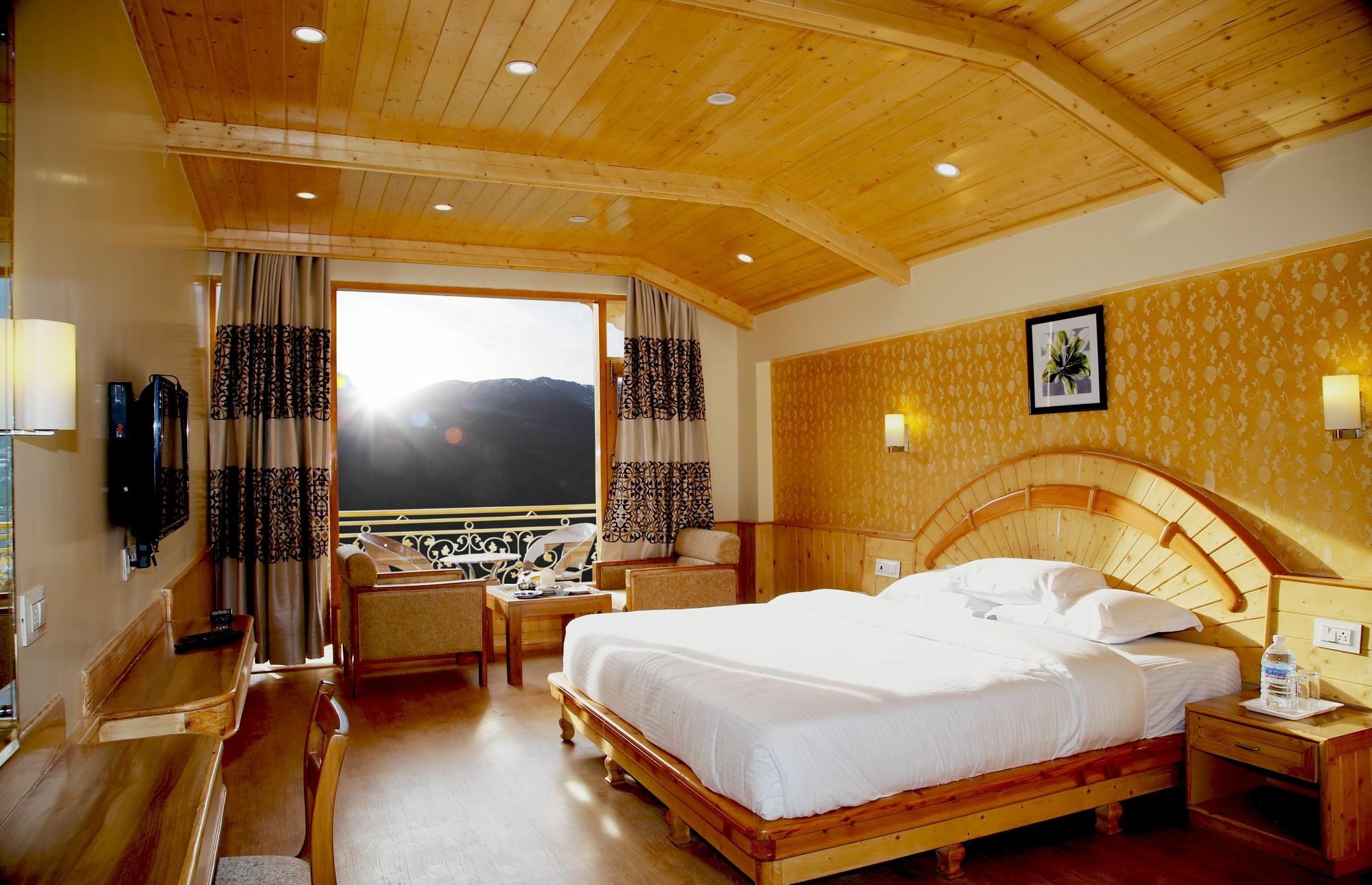 Holiday Heights Hotel 2*