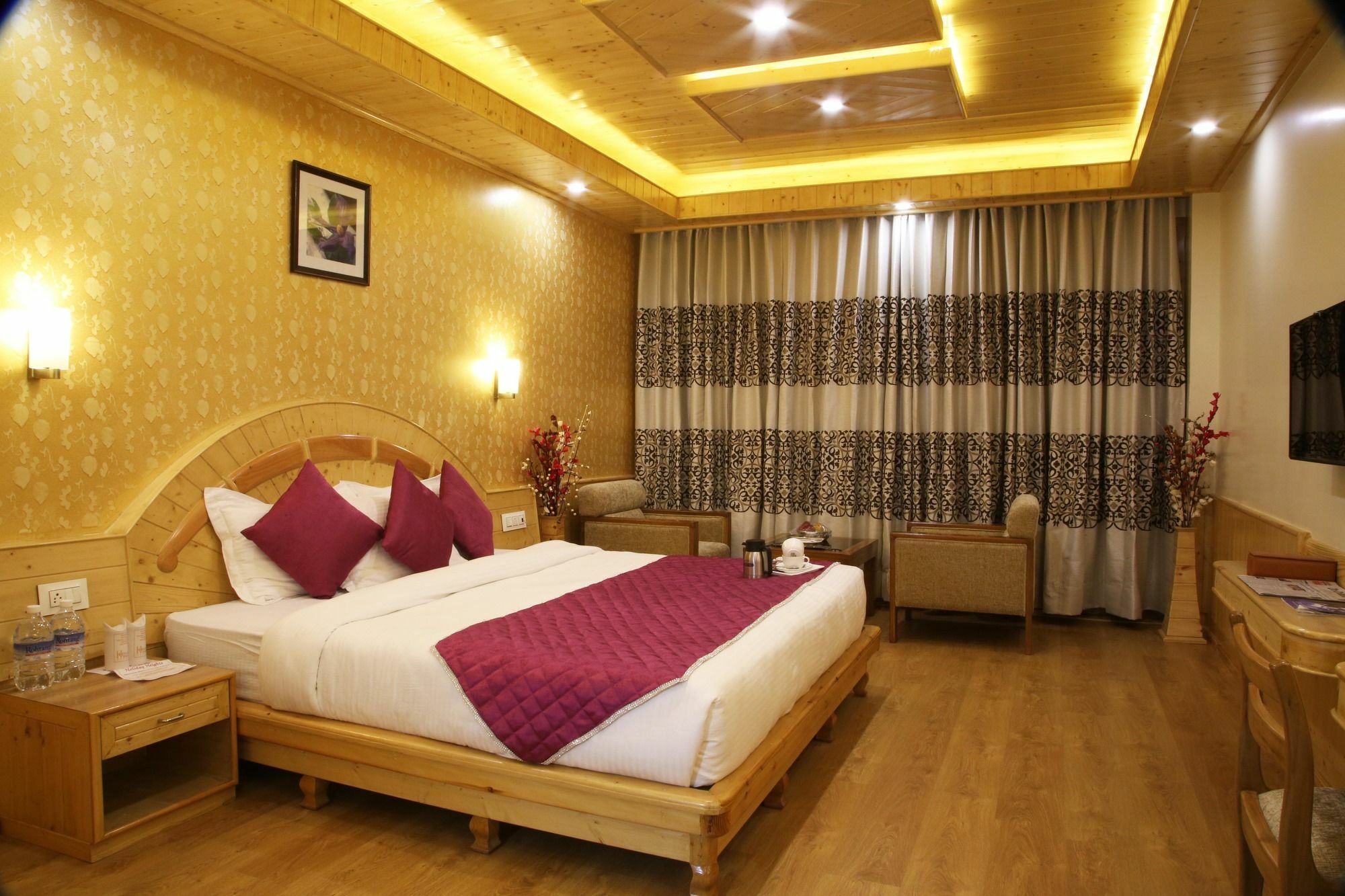 Hotel Holiday Heights 2*