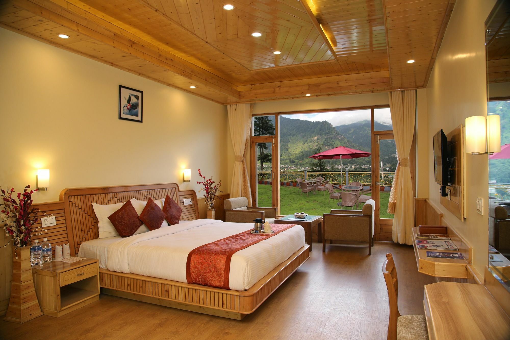 Holiday Heights Hotel