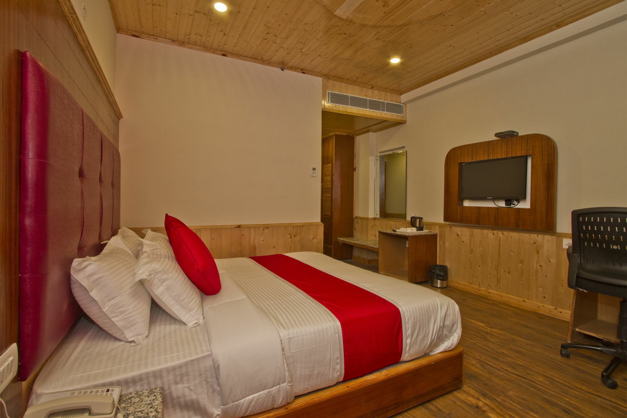 Hotel Sarthak Regency By M K Hospitality,rangri, Manali,hp,just 1 Kms From Volvo Parking 4*