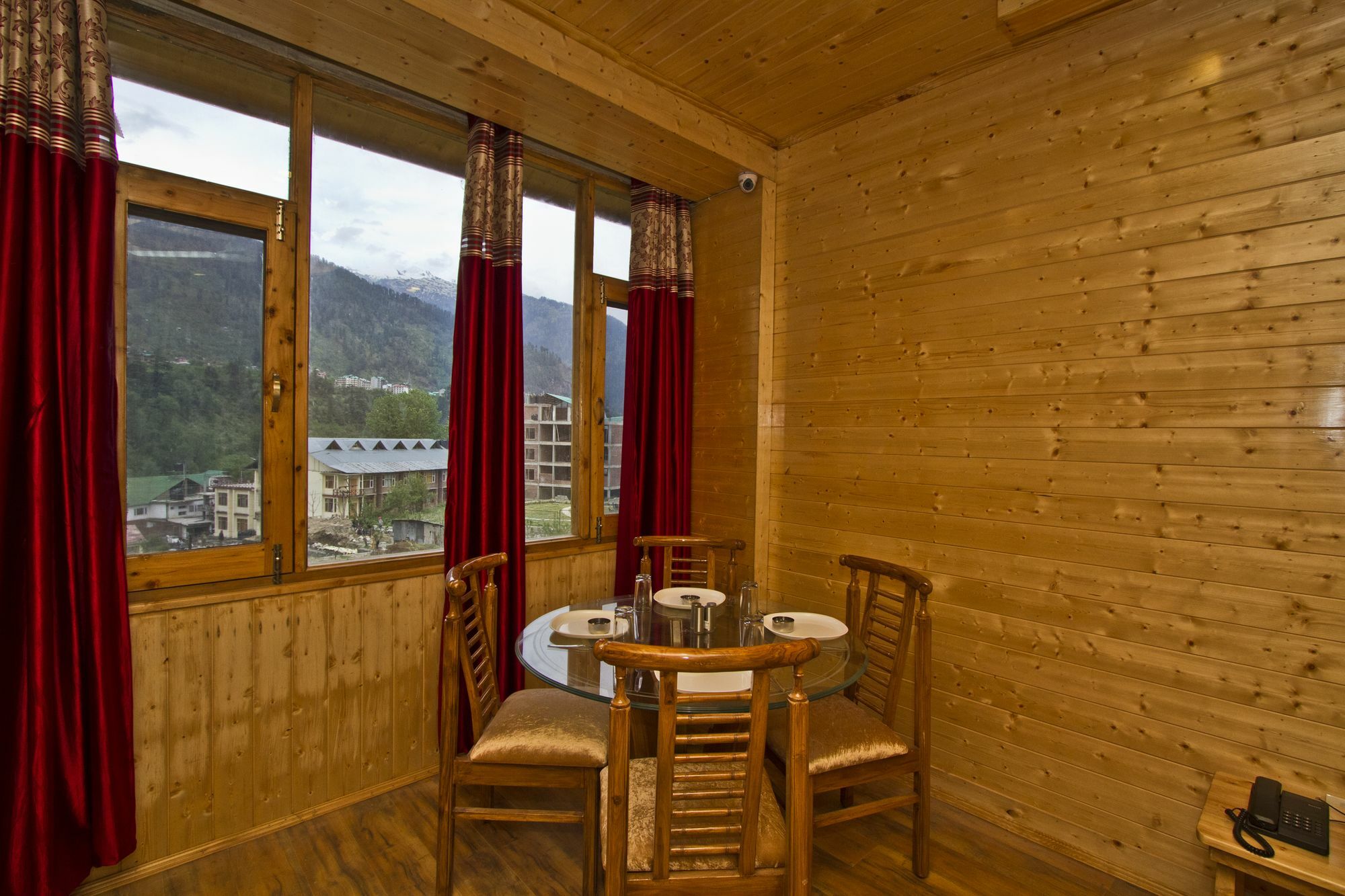 Mountain Nest Hotel