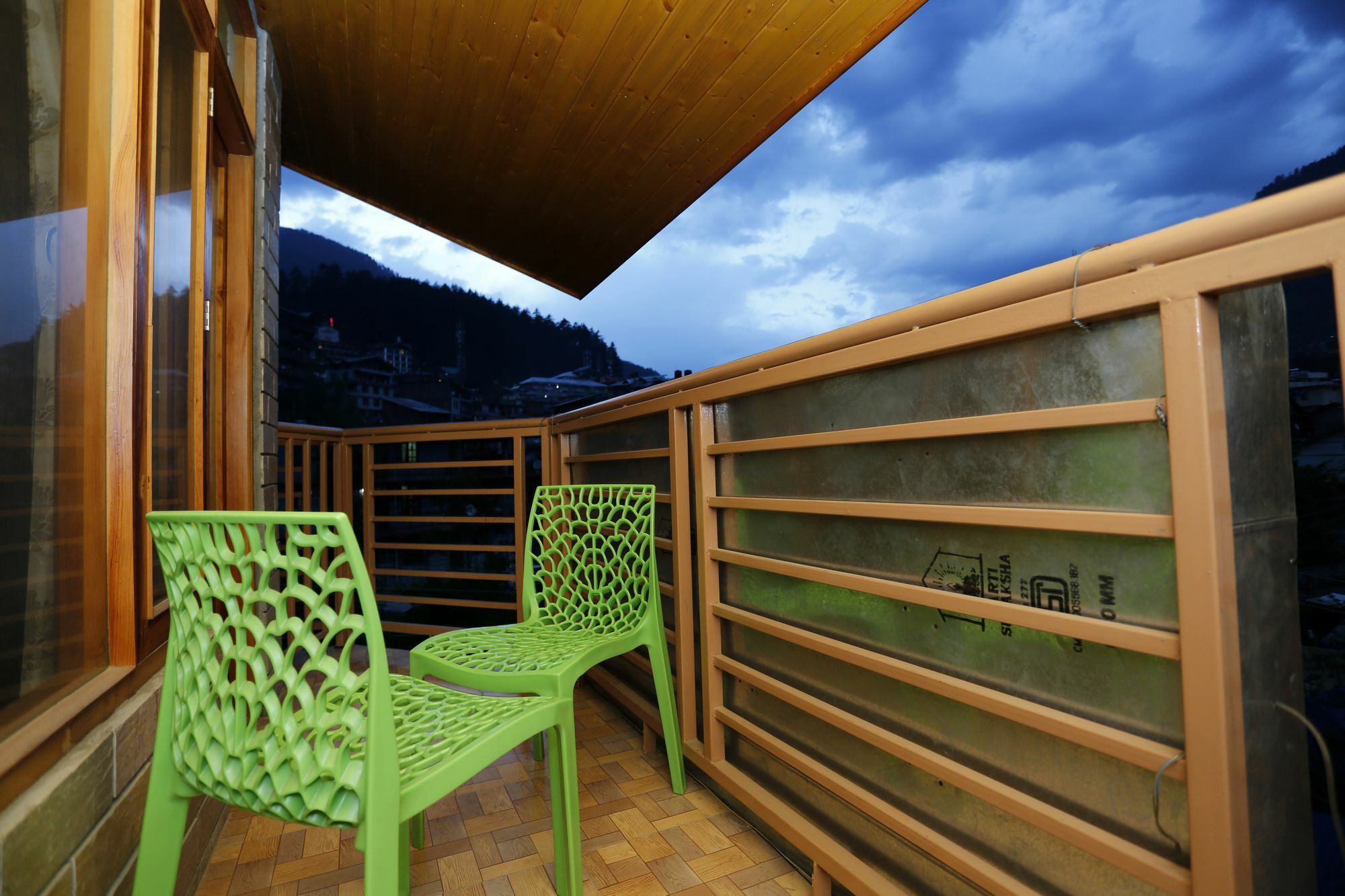 Oyo 5736 Nirmal Chhaya Hotel Manali (Himachal Pradesh)