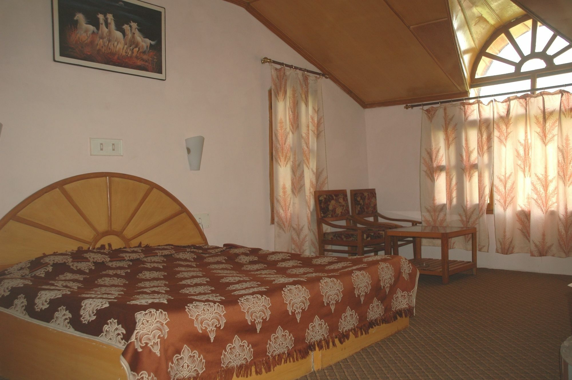 Hilltone & 3* Manali (Himachal Pradesh)