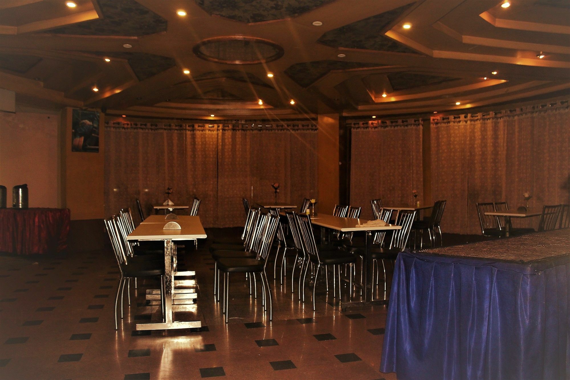 Hilltone & Hotel Manali (Himachal Pradesh)
