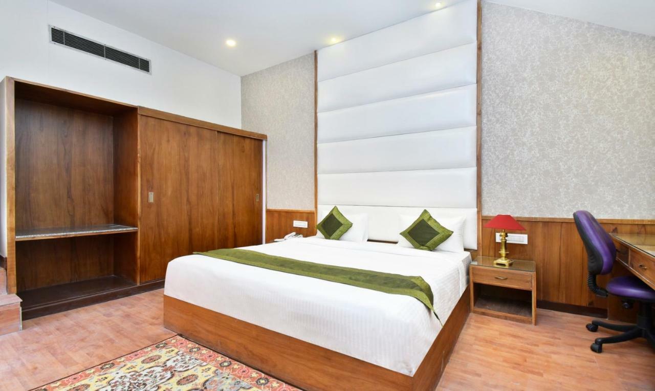 Hotel Snowcrests Manor Manali (Himachal Pradesh)