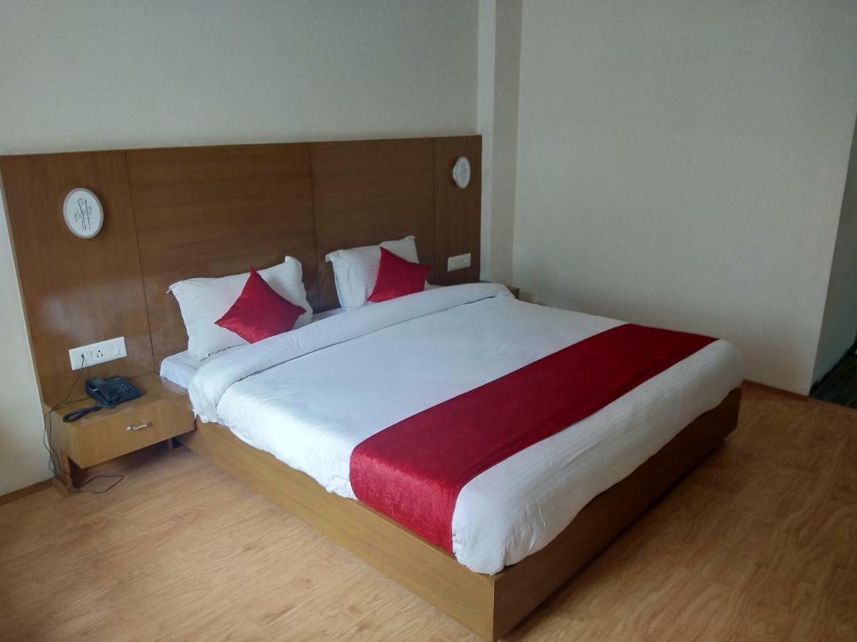 Hotel Mantra By V4 Entertainment Pvt Ltd 3*