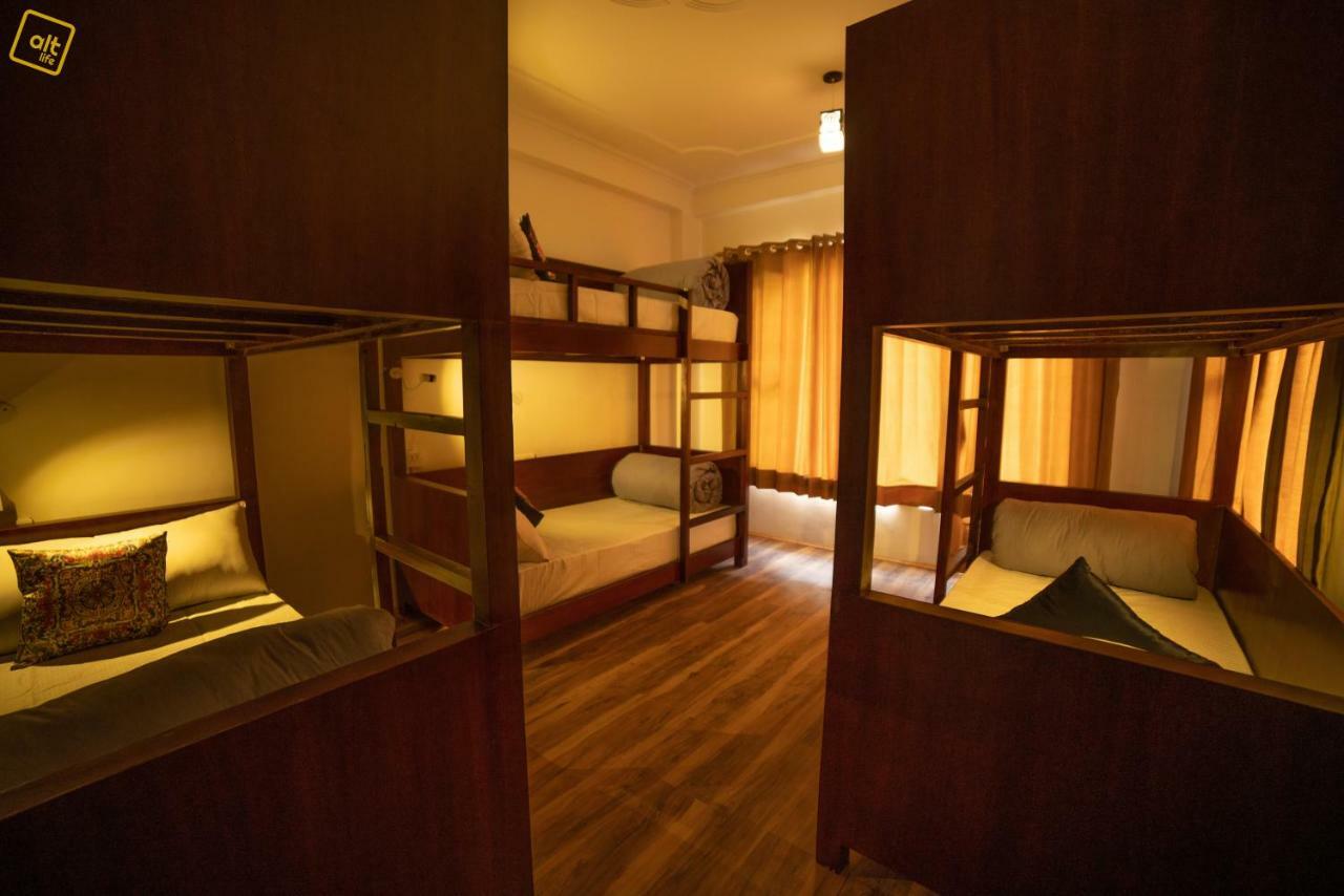 Alt Life - Hostel