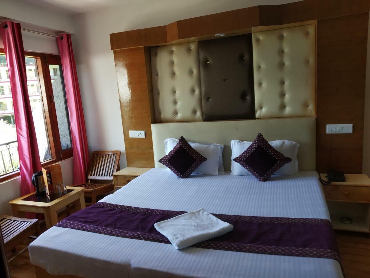 Solitaire Hotel