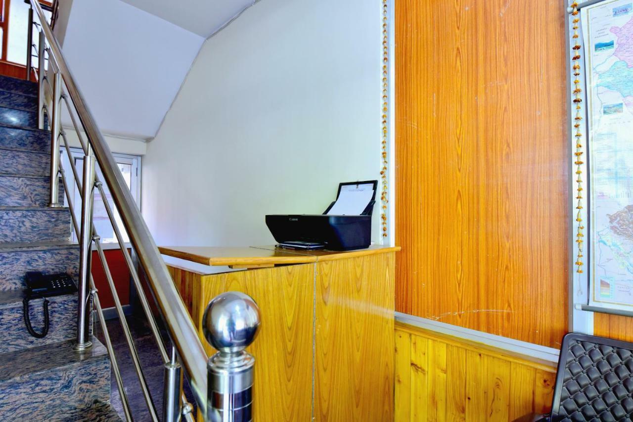 Oyo 38661 Apna Ghar Hotel 3*