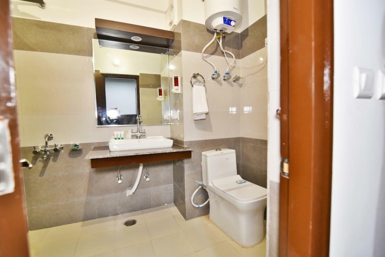 Kapoor By Dls Hotel