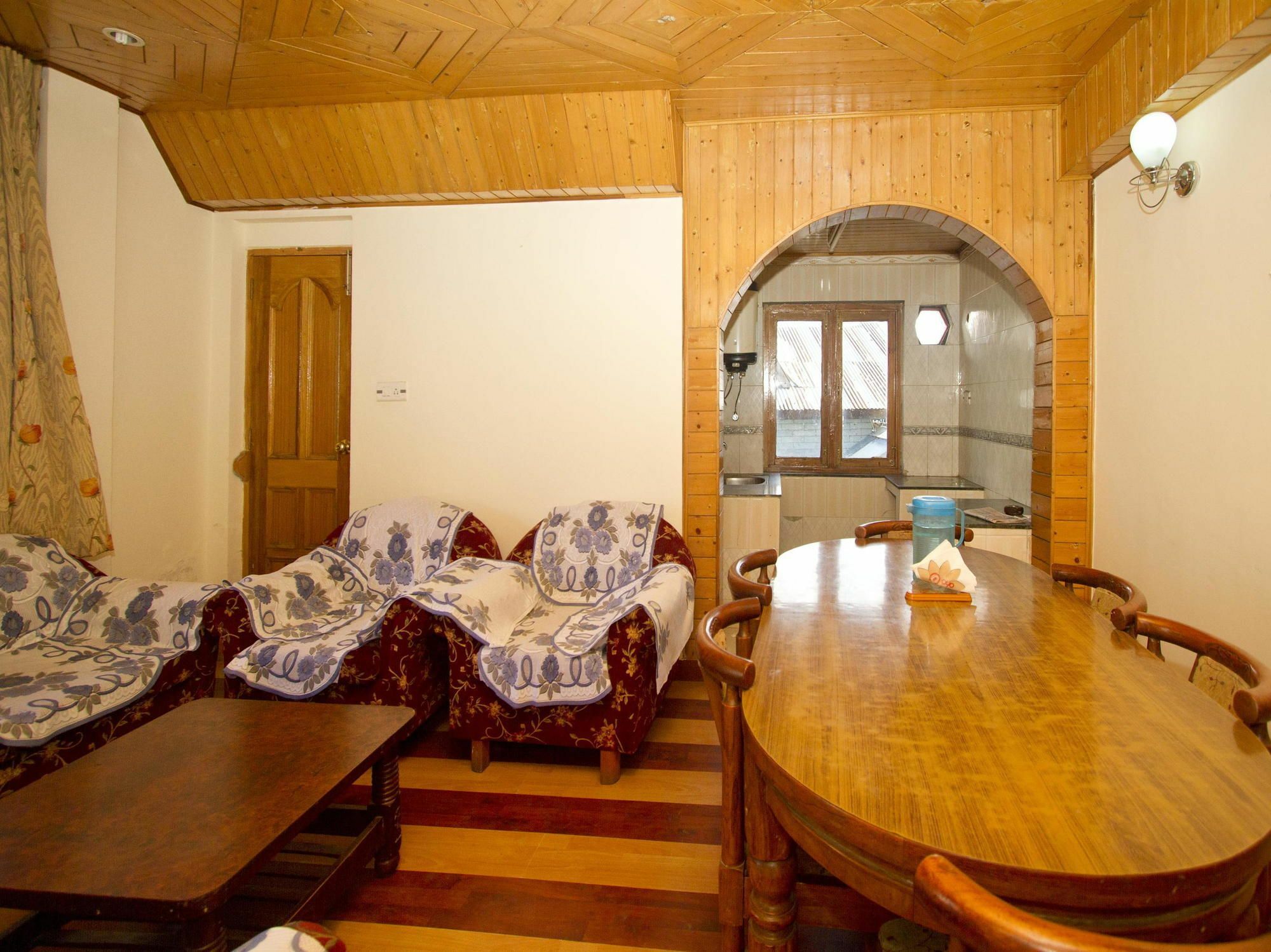 Oyo 1882 Mountain View Hotel Manali (Himachal Pradesh)